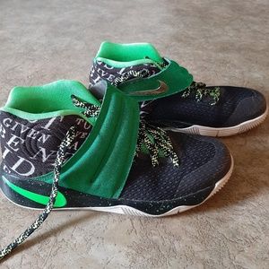 Boys kyrie nike shoes